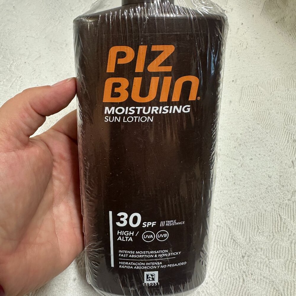 Piz Buin Allergy Sun Sensitive Skin Lotion SPF30 400ml New Expired 11/2025